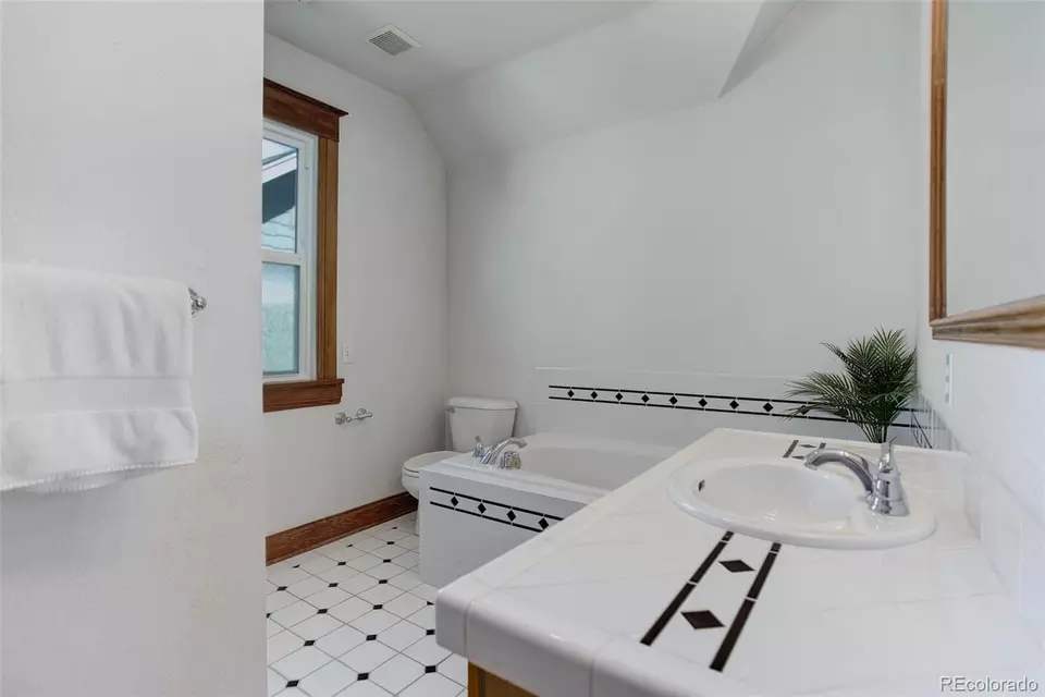Bath - 515 S Grant St, Denver, CO 80209 photo 2 of 2