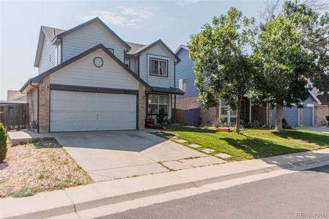 4926 Eugene Ct, Denver, CO 80239 photo 2