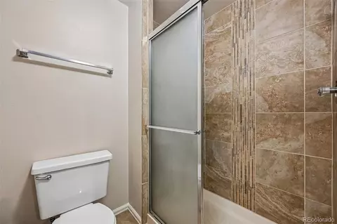 Bath - 14095 E Radcliff Cir, Aurora, CO 80015 photo 3 of 4