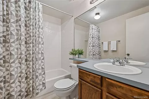 Bath - 14095 E Radcliff Cir, Aurora, CO 80015 photo 4 of 4
