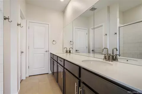 Bath - 27662 E 1st Ave, Aurora, CO 80018 photo 2 of 6