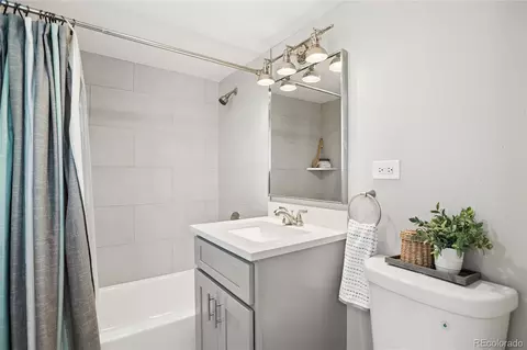 Bath - 1029 E 8th Ave #702, Denver, CO 80218 photo 1 of 3