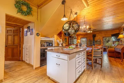 Kitchen - 503 County Road 331, Ignacio, CO 81137 photo 3 of 4
