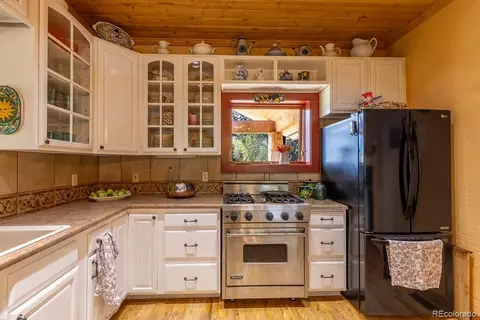 Kitchen - 503 County Road 331, Ignacio, CO 81137 photo 2 of 4