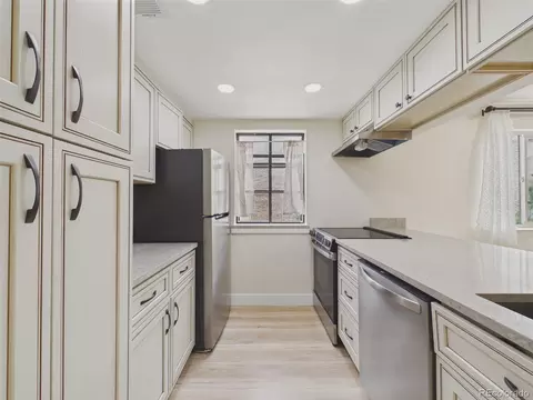 12514 E Cornell Ave #203, Aurora, CO 80014