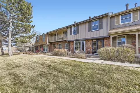 8862 E Amherst Dr #D, Denver, CO 80231 photo 2