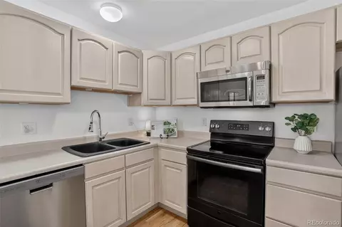Kitchen - 792 Gateway Cir, Lafayette, CO 80026 photo 2 of 4