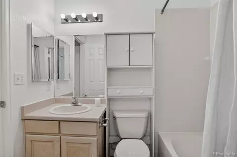 Bath - 792 Gateway Cir, Lafayette, CO 80026 photo 2 of 3
