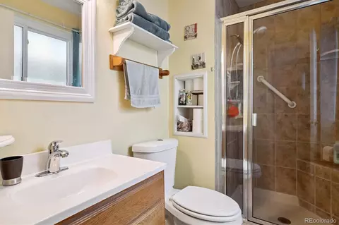 Bath - 3127 S Mobile Way, Aurora, CO 80013 photo 2 of 3