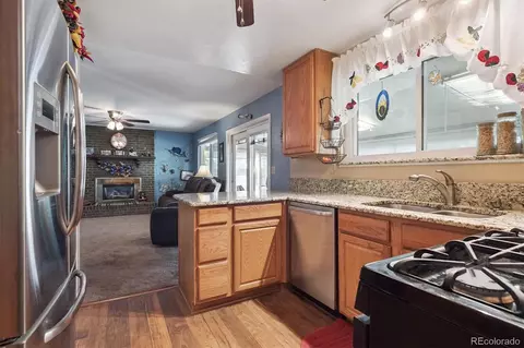 Kitchen - 3127 S Mobile Way, Aurora, CO 80013 photo 2 of 2