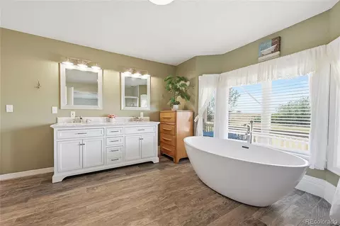 Bath - 49990 E 64th Ave, Bennett, CO 80102 photo 2 of 5