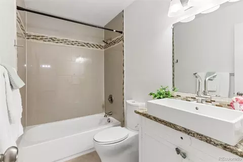 Bath - 9183 E Oxford Dr, Denver, CO 80237 photo 3 of 5
