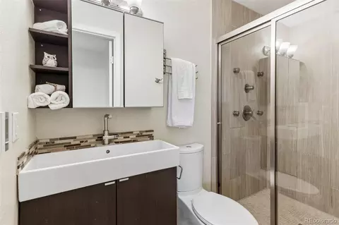 Bath - 9183 E Oxford Dr, Denver, CO 80237 photo 2 of 5