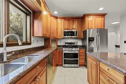 Kitchen - 7953 Surrey Dr, Morrison, CO 80465 photo 5 of 7