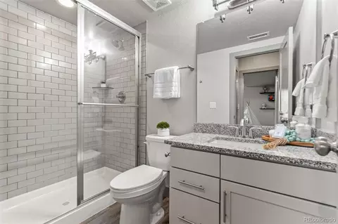 Bath - 18493 W 94th Ln, Arvada, CO 80007 photo 2 of 2