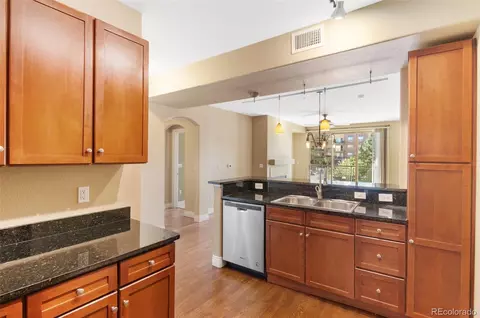 9059 E Panorama Cir #B-216, Englewood, CO 80112