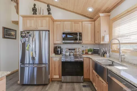 Kitchen - 1850 Cody Park Rd, Cotopaxi, CO 81223 photo 3 of 4