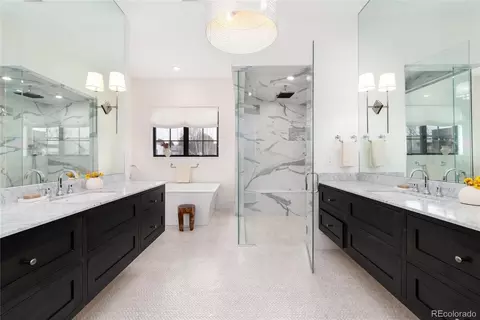 Bath - 2821 E Cedar Ave #14, Denver, CO 80209 photo 2 of 6