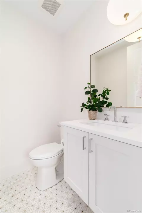 Bath - 2821 E Cedar Ave #14, Denver, CO 80209 photo 1 of 6