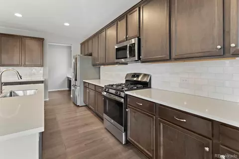 Kitchen - 27209 E Cedar Ave, Aurora, CO 80018 photo 6 of 7