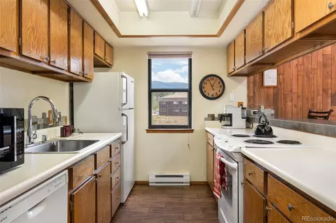 Kitchen - 83 Gcr 8400 #E5, Fraser, CO 80482 photo 2 of 3