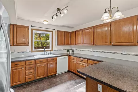 Kitchen - 602 Bristlecone Ct, Berthoud, CO 80513 photo 4 of 4