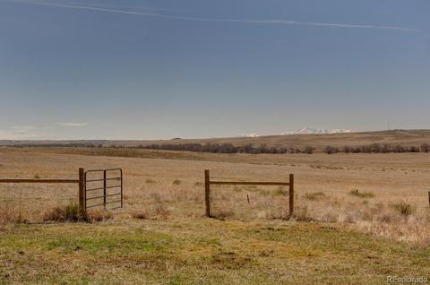 39731 E Costilla Ave, Bennett, CO 80102 photo 2