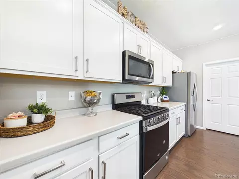 Kitchen - 19918 E 62nd Ave, Aurora, CO 80019 photo 3 of 5