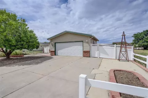 725 2nd St, Bennett, CO 80102 photo 3