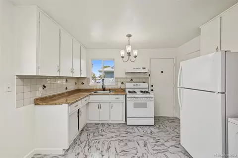 Kitchen - 820 Oakland St, Aurora, CO 80010 photo 4 of 4