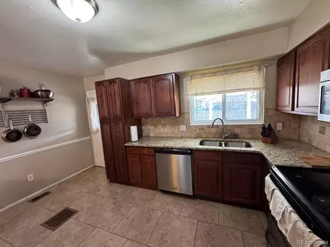 Kitchen - 16006 E Warren Pl, Aurora, CO 80013 photo 2 of 2