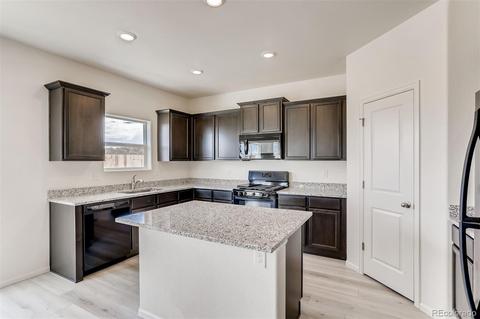 334 Maple St, Bennett, CO 80102 photo 8