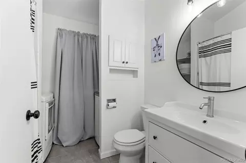 Bath - 5019 E 106th Cir, Thornton, CO 80233 photo 3 of 4