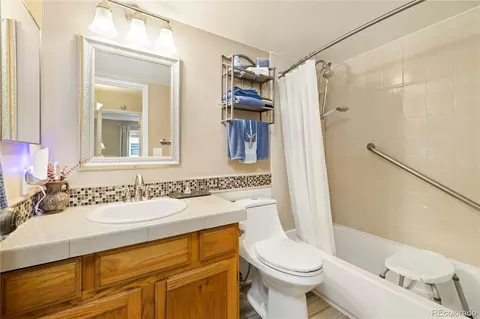Bath - 11987 E Harvard Ave #101, Aurora, CO 80014 photo 3 of 3