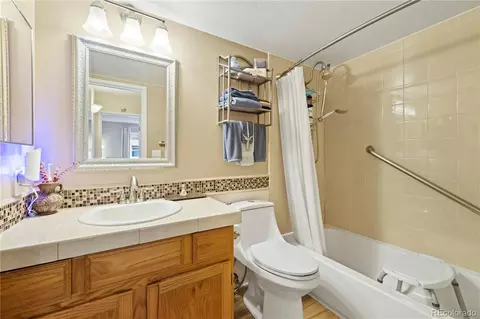 Bath - 11987 E Harvard Ave #101, Aurora, CO 80014 photo 2 of 3