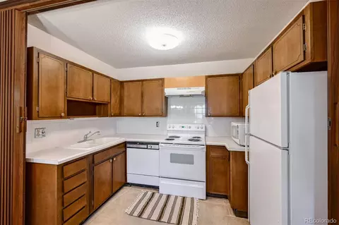 610 S Clinton St #1B, Denver, CO 80247