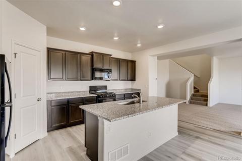 392 Maple St, Bennett, CO 80102 photo 7