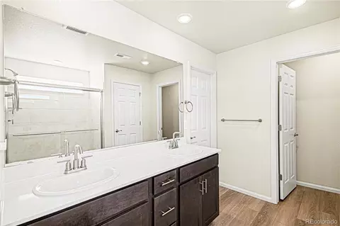 Bath - 24068 E Atlantic Pl, Aurora, CO 80018 photo 2 of 3