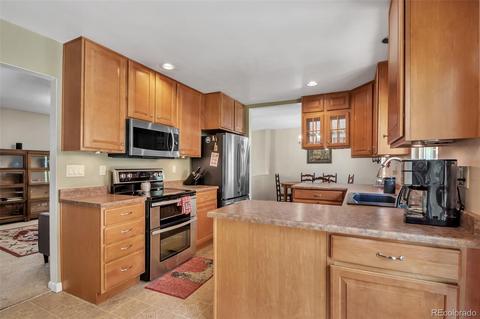 7049 S Forest Ct, Centennial, CO 80122 photo 5
