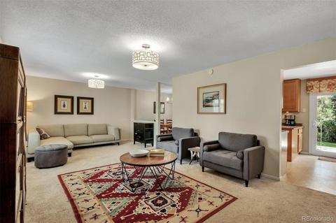 7049 S Forest Ct, Centennial, CO 80122 photo 3