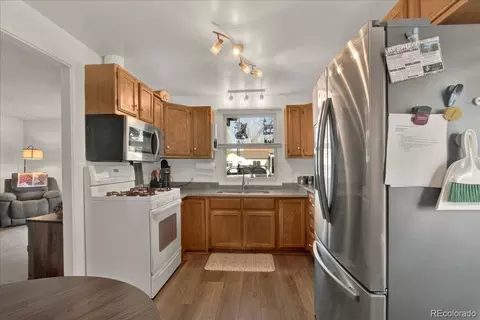 Kitchen - 5211 Dover St, Arvada, CO 80002 photo 2 of 5