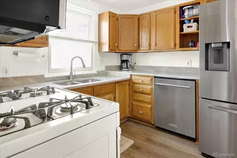 Kitchen - 5211 Dover St, Arvada, CO 80002 photo 5 of 5