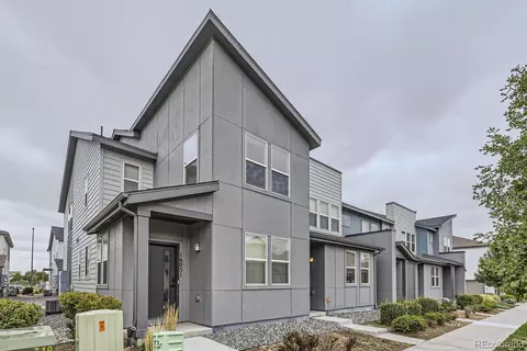 16063 E Warner Pl, Denver, CO 80239 photo 3