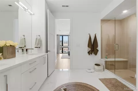 Bath - 4254 E 8th Pl, Denver, CO 80220 photo 4 of 6