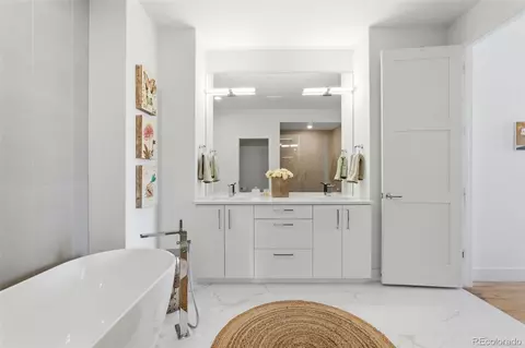 Bath - 4254 E 8th Pl, Denver, CO 80220 photo 3 of 6