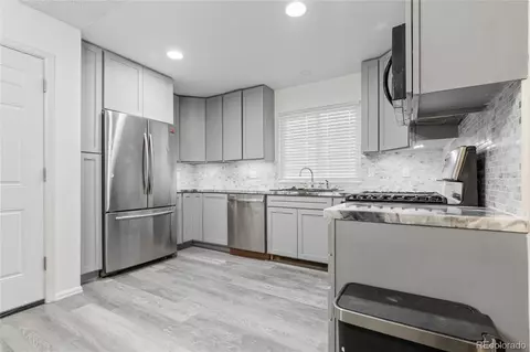 Kitchen - 20601 E Buchanan Dr, Aurora, CO 80011 photo 2 of 3