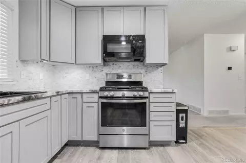 Kitchen - 20601 E Buchanan Dr, Aurora, CO 80011 photo 3 of 3