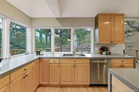 Kitchen - 1604 Wagonwheel Gap Rd, Boulder, CO 80302 photo 3 of 5