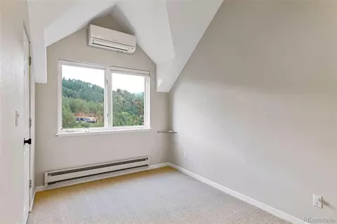 Bedroom - 1604 Wagonwheel Gap Rd, Boulder, CO 80302 photo 5 of 10