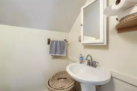 Bath - 6475 High Cir, Morrison, CO 80465 photo 2 of 3
